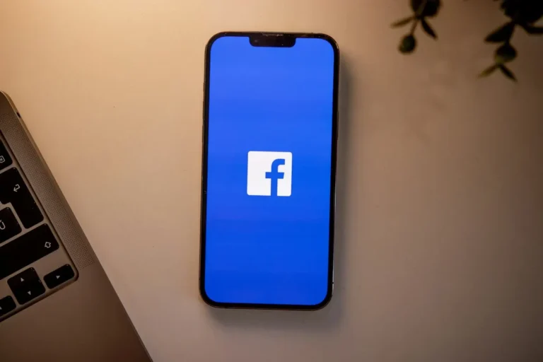 Qual é a configuração de atribuição padrão da meta ads?